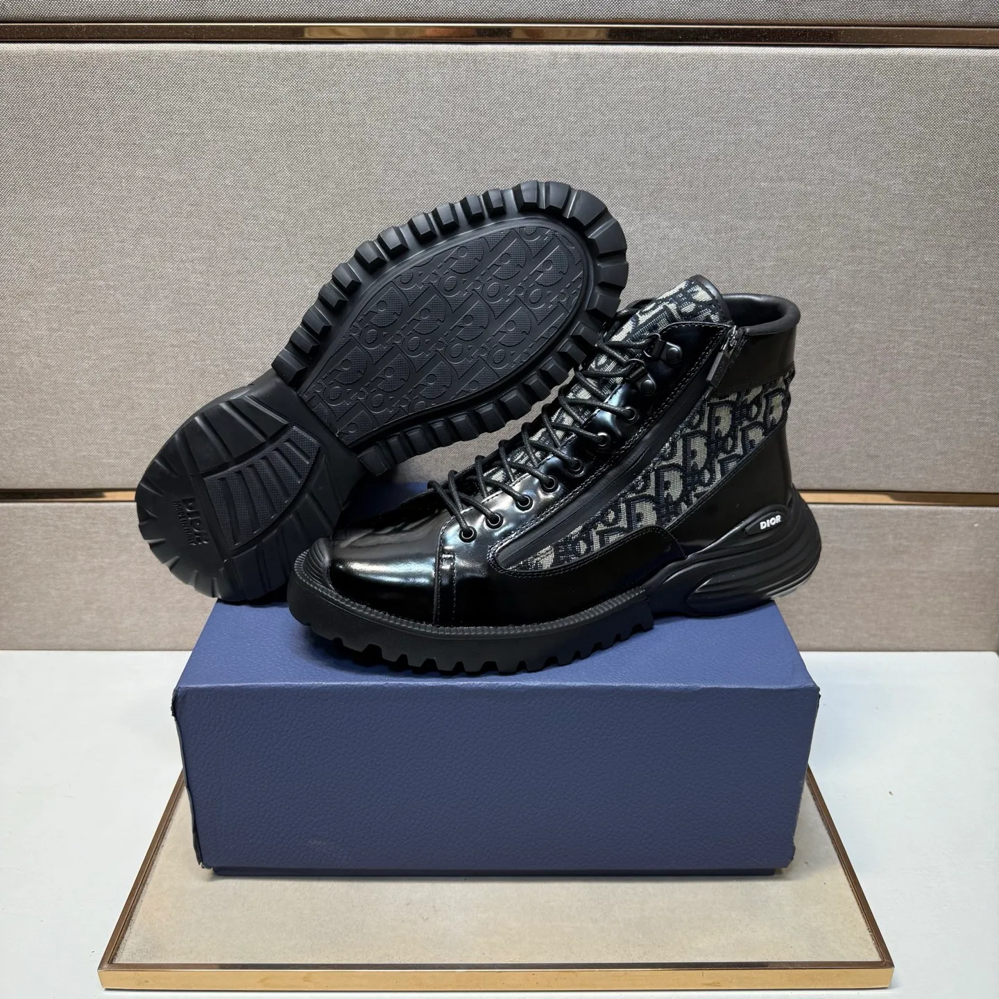 ⬛️Men's shoes 💰p580 [Dior~] Men's casual high-top shoes 2025z cabinet sales simultaneously 🔶Size: 39-44 #️⃣ 🔷2 colors🔜The upper is made of multi-material splicing➕Genuine leather lining, comfortable and breathable, sole: original comfortable and wear-resistant outsole, ⚠️Real shot📱Photographed🎬The real thing is better📢📢📢